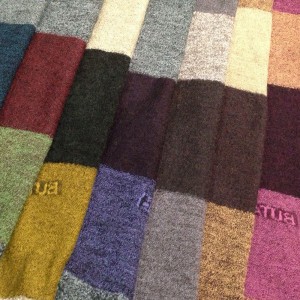 Schals in besonderen Farben von Butapana